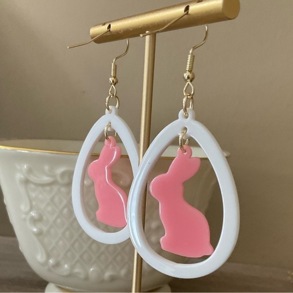 - New Easter Pink & White Egg And Bunny Cute Stylish Dangle Drop Earrings - Picture 5 of 7